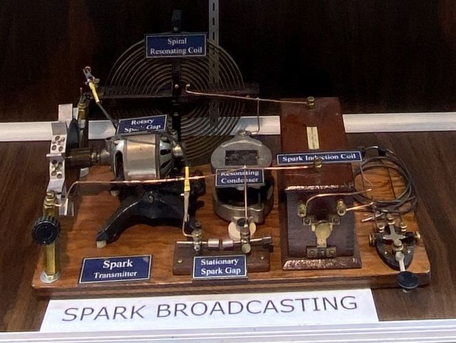 A spark transmitter could produce an electromagnetic radio signal powerful enough to travel across the Atlantic.