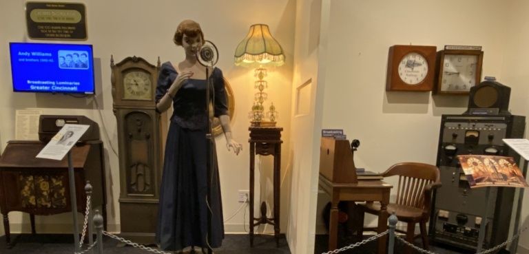 Because radio performances often had a live audience, performers would dress for a stage apperance.m to dress1920 WLW Radio Station