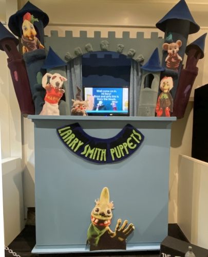 Larry Smith was an early innovator for puppet design and showmanship..