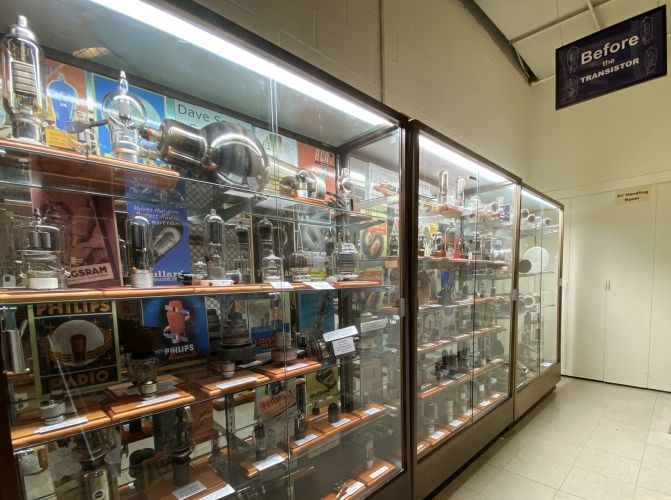An awesome vintage vacuum tube display.